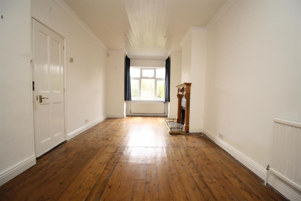 Property photo 2 of 21 Lounge