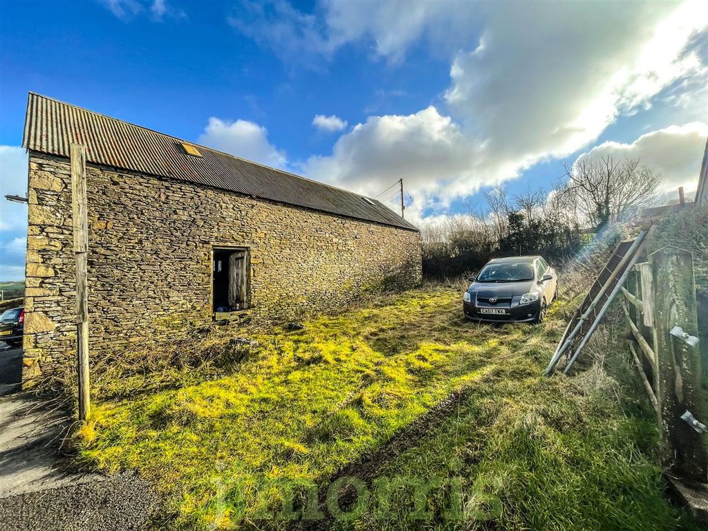 Property photo 3 of 16 Gardens