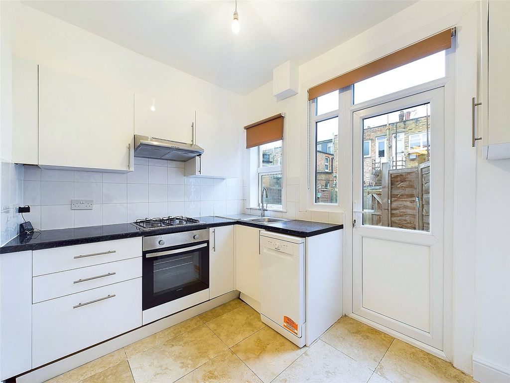 Property photo 3 of 8 Picture No. 15