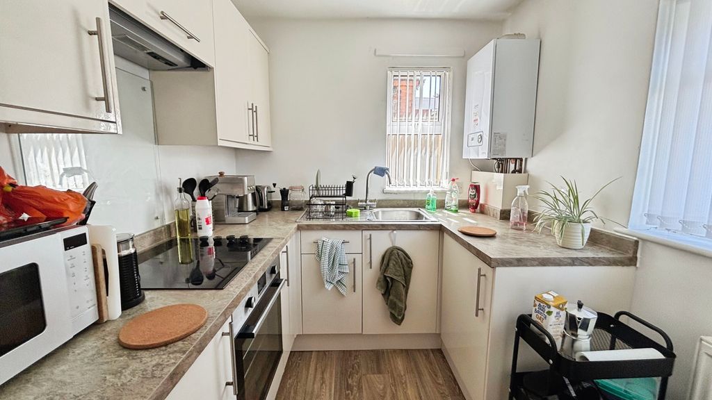 Property photo 2 of 7 Kitchen