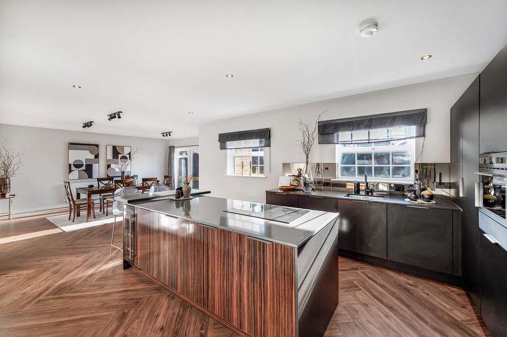 Property photo 2 of 27 Kitchen/Dining Room