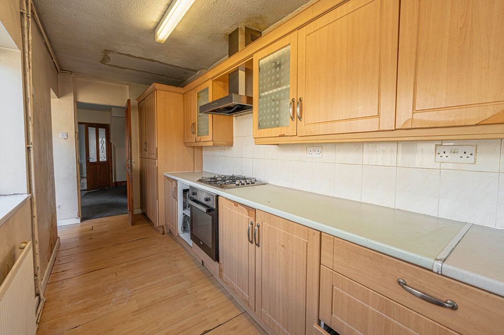 Property photo 2 of 31