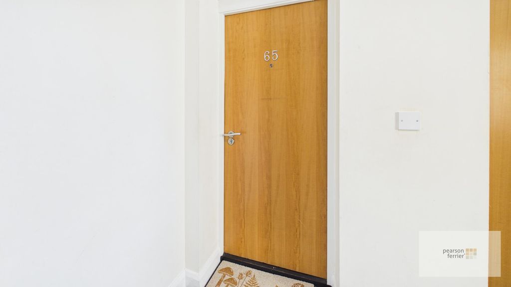 Property photo 2 of 12 Hallway