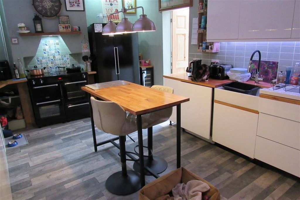 Property photo 3 of 21 Kitchen/Breakfast Room