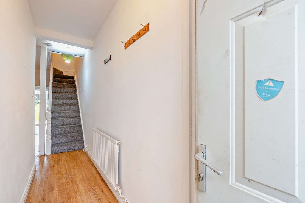 Property photo 2 of 32