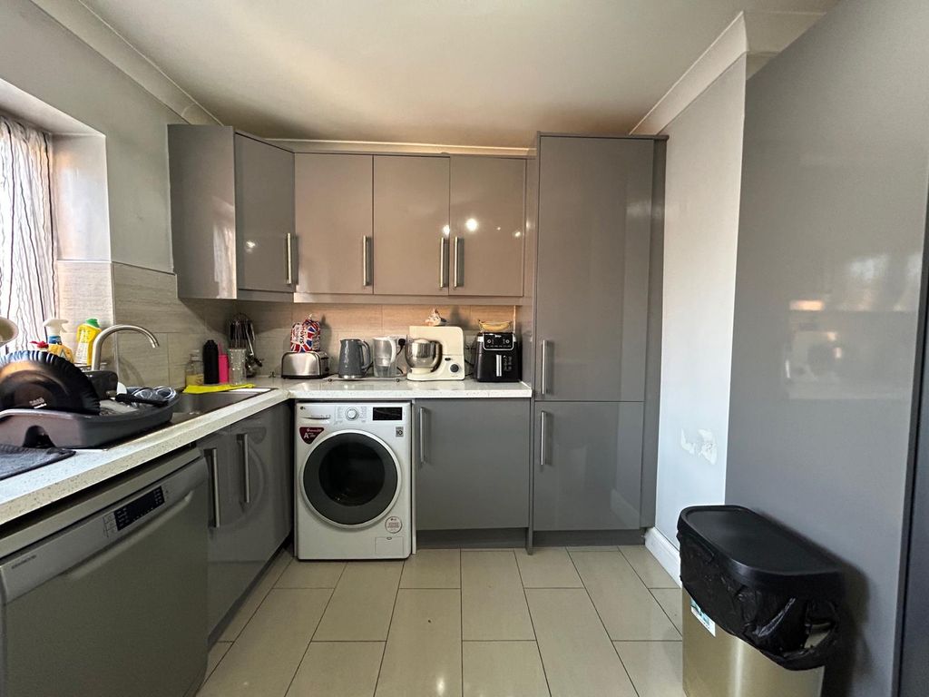 Property photo 2 of 7 Gallery