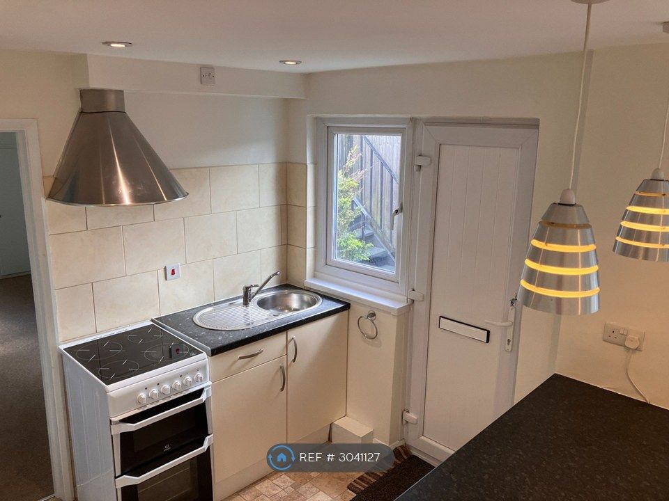 Property photo 2 of 9 Kitchen