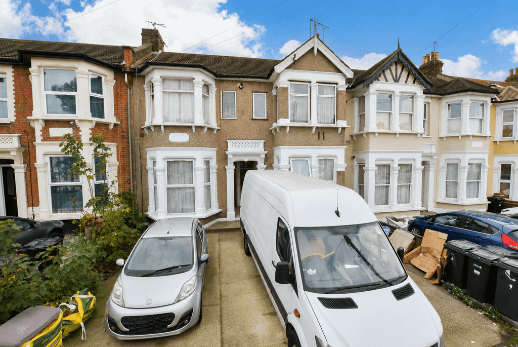 Property photo 1 of 5 1 Bed Flat For Sale Seymour Gardens, Ilford Ig1 3Ln