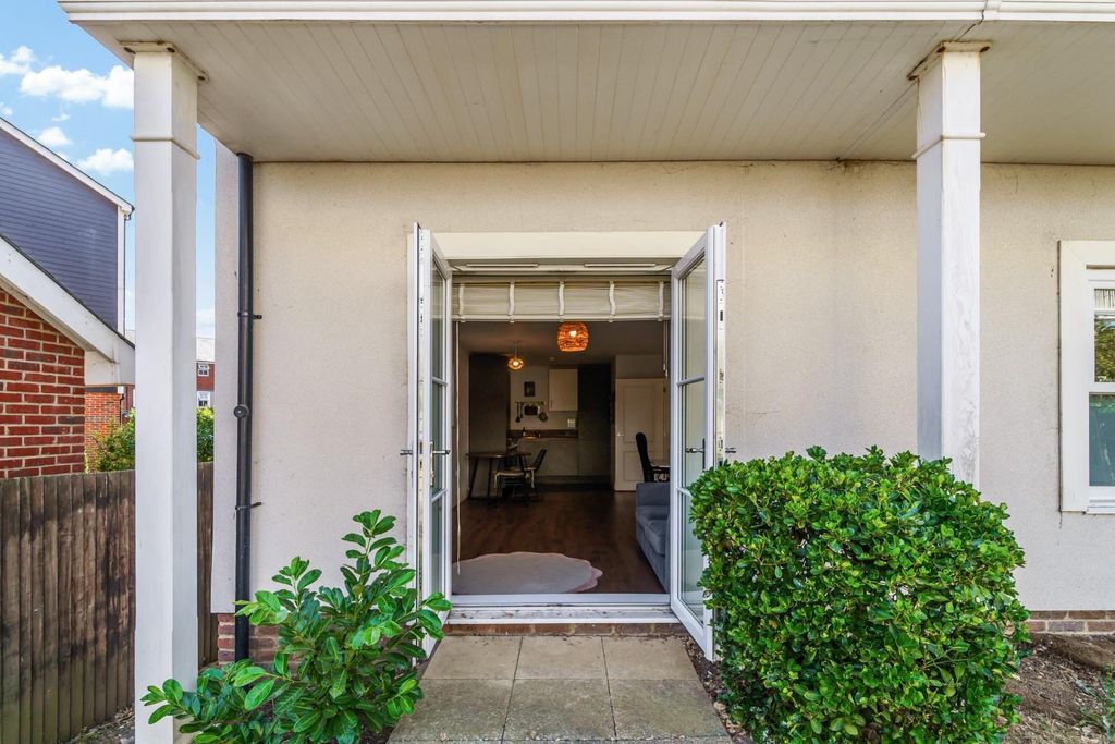 Property photo 2 of 14 Sherbrook Way