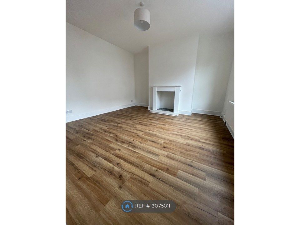 Property photo 1 of 16 Living Room