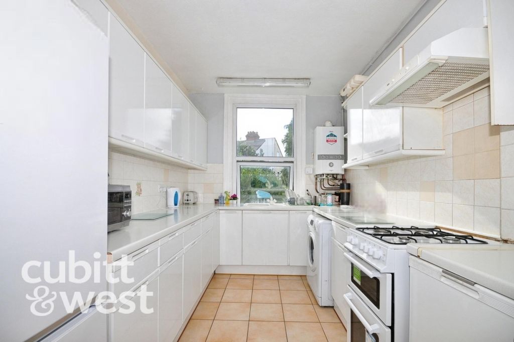 Property photo 2 of 11