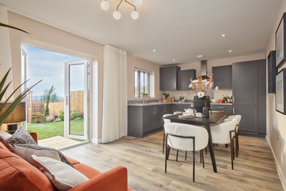 Property photo 2 of 9 Hunts Grove Hadleigh Kitchen Diner