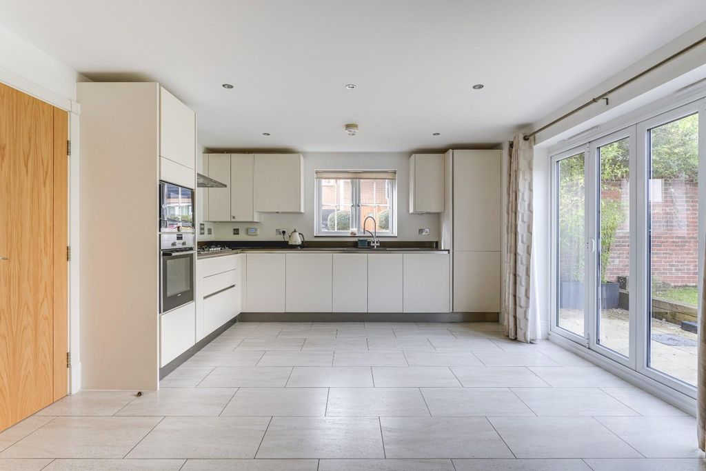 Property photo 2 of 27 16 Sevenacres-1.Jpg