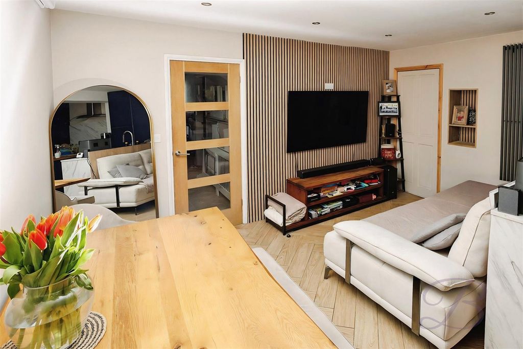 Property photo 2 of 20 Aa0133E8-St24Znsh9U6Wbnbnduwpva.Jpg