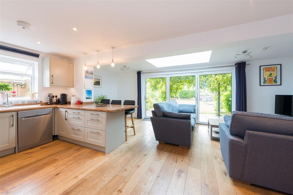 Property photo 2 of 21