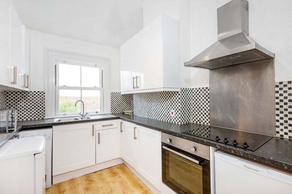 Property photo 3 of 9 Picture No. 18