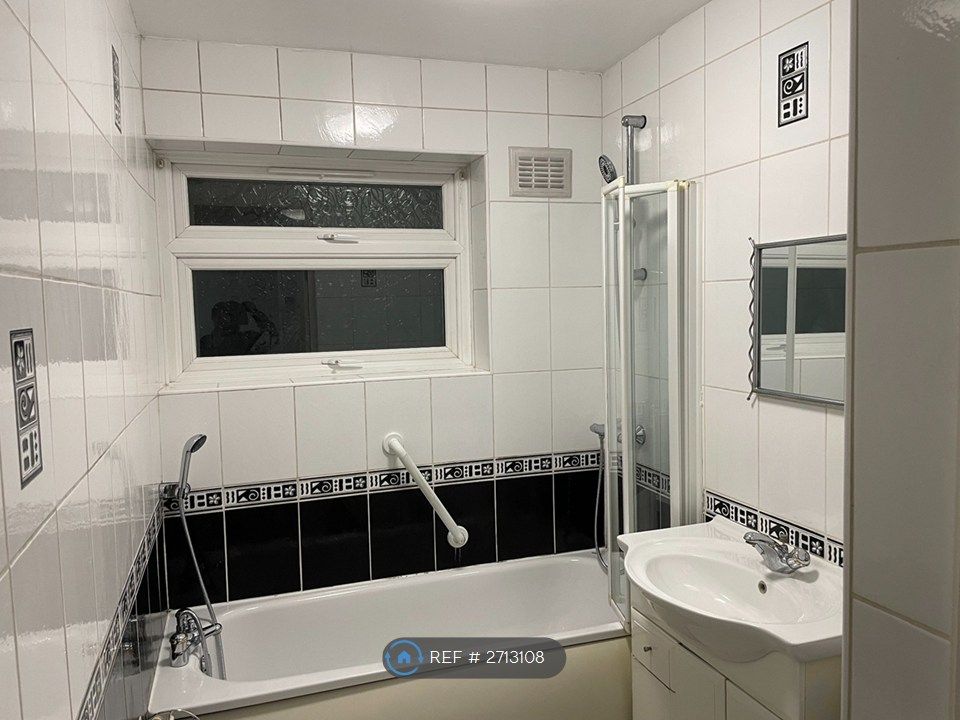 Property photo 3 of 13 Bathroom