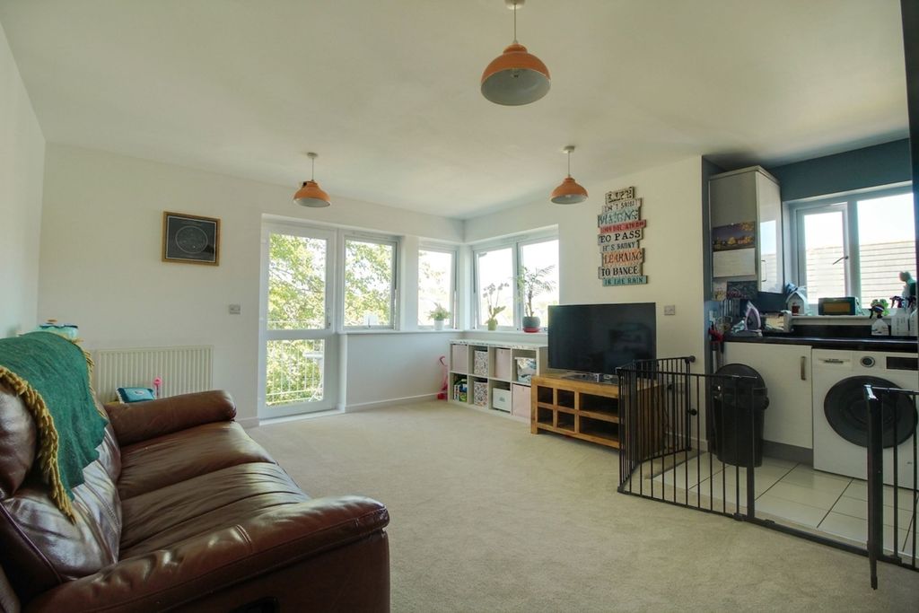 Property photo 3 of 9