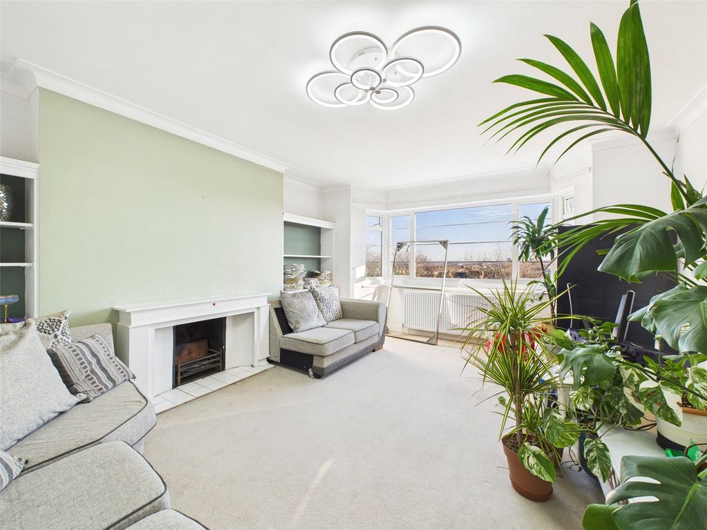 Property photo 3 of 7 Picture No. 11