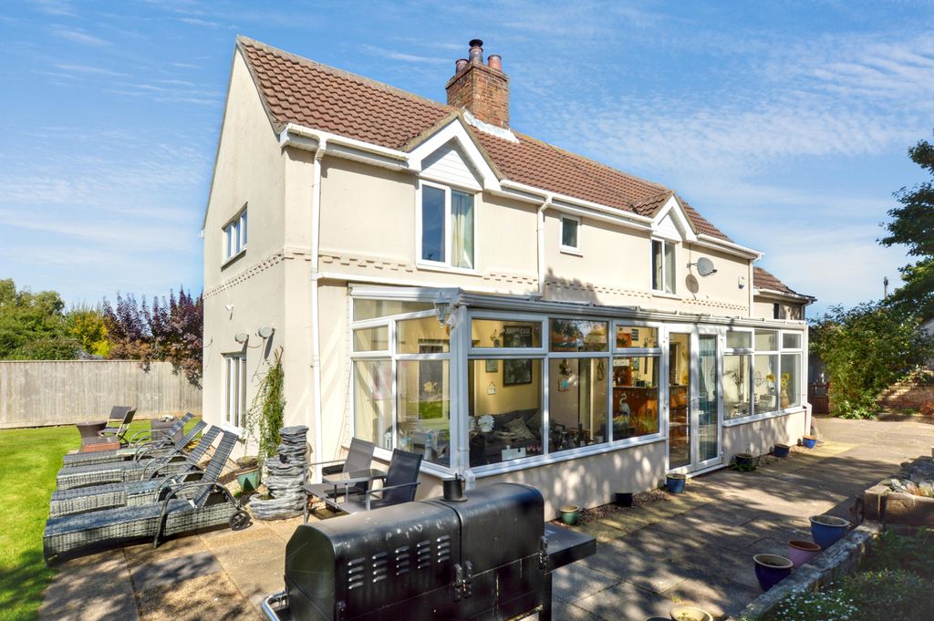 Property photo 1 of 34 Firtree Farm Theddlethorpe Outside (6)