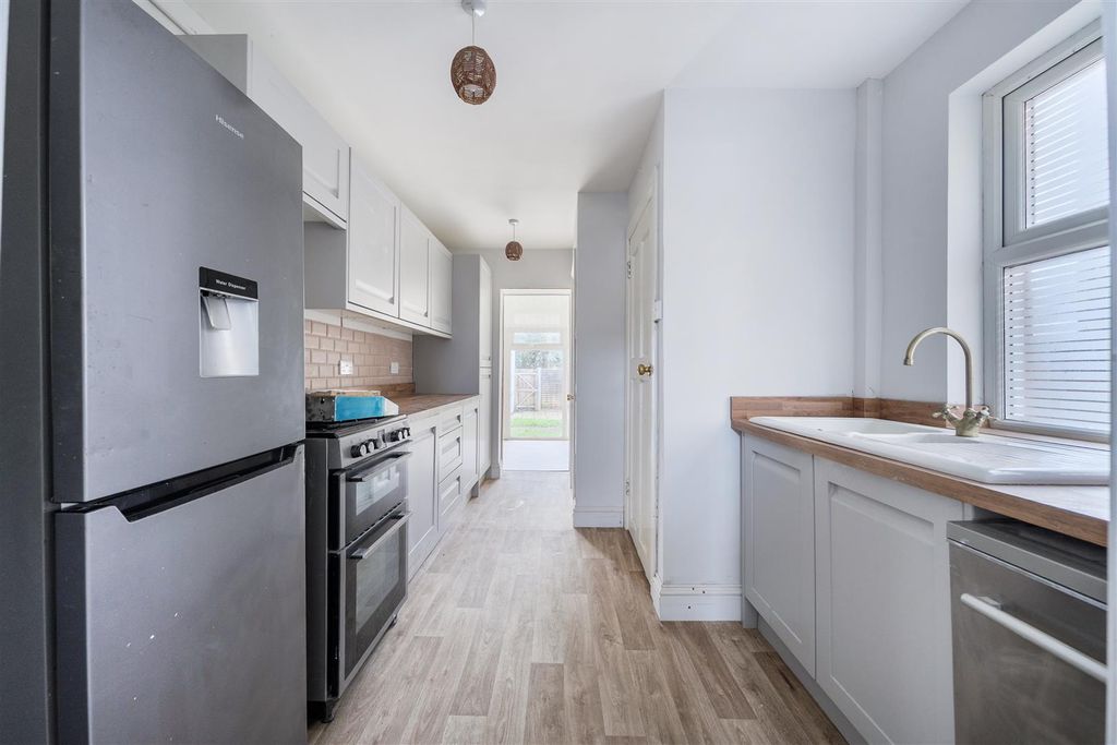 Property photo 2 of 24 Kitchen