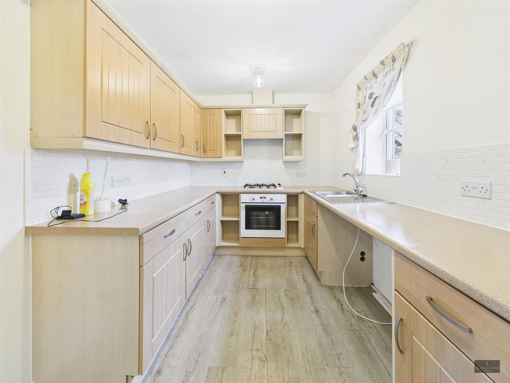 Property photo 3 of 12 Cam02887G0-Pr0579-Still007.Jpg