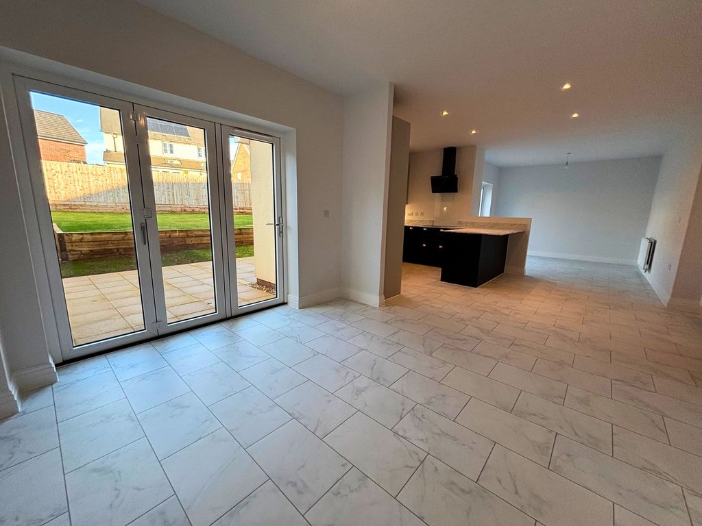 Property photo 2 of 32 Kitchen/Diner