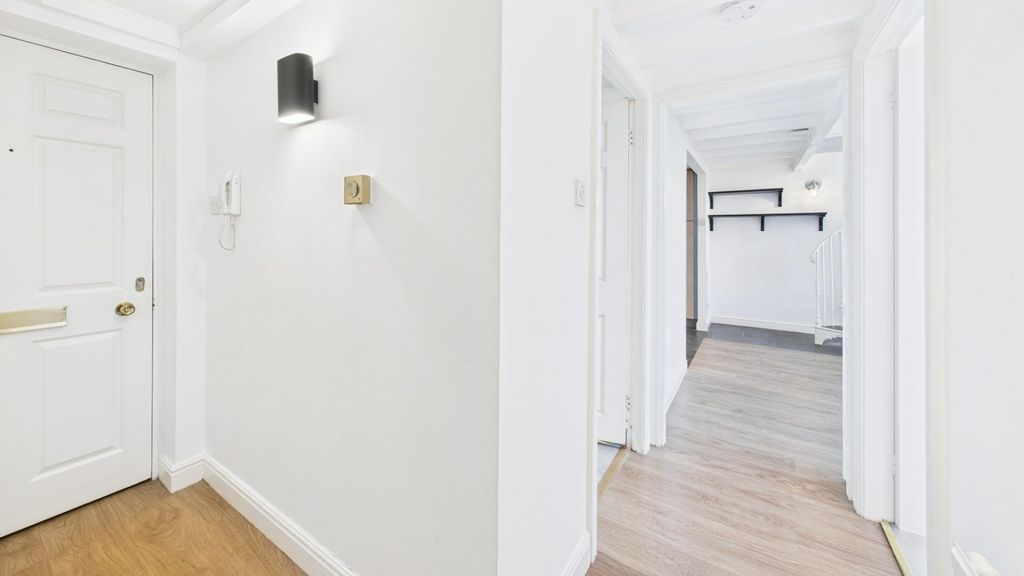Property photo 3 of 16 Hall