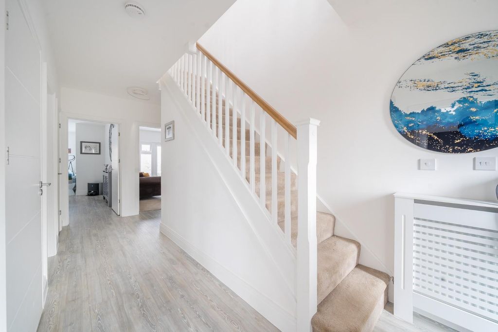 Property photo 2 of 35 1376802-20-69131d2432Aa1.Jpg