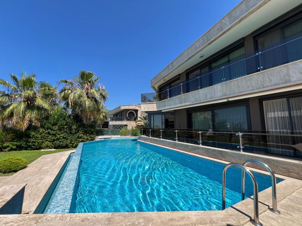 Property photo 1 of 25 Ultra-Luxurious Sea View Alanya Villa For Sale - Desirable Private Exterior