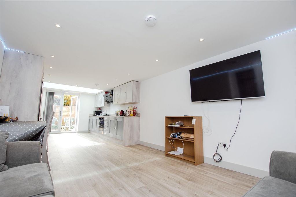 Property photo 2 of 15 Approach