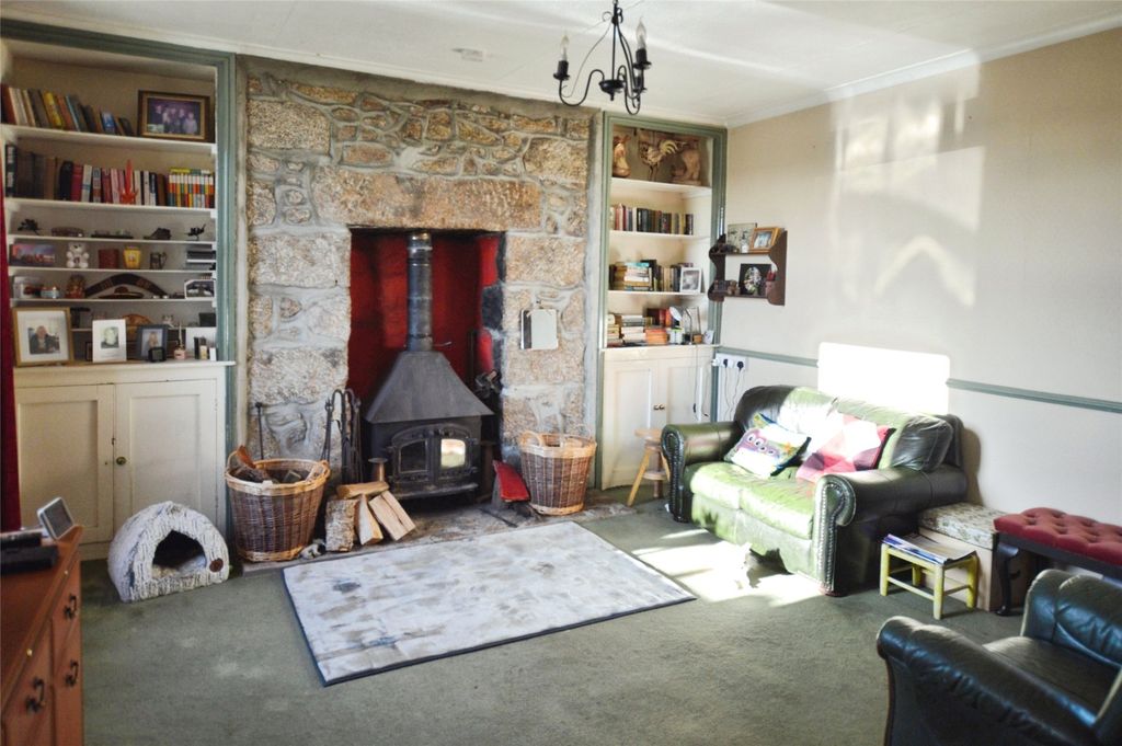 Property photo 2 of 17 Lounge