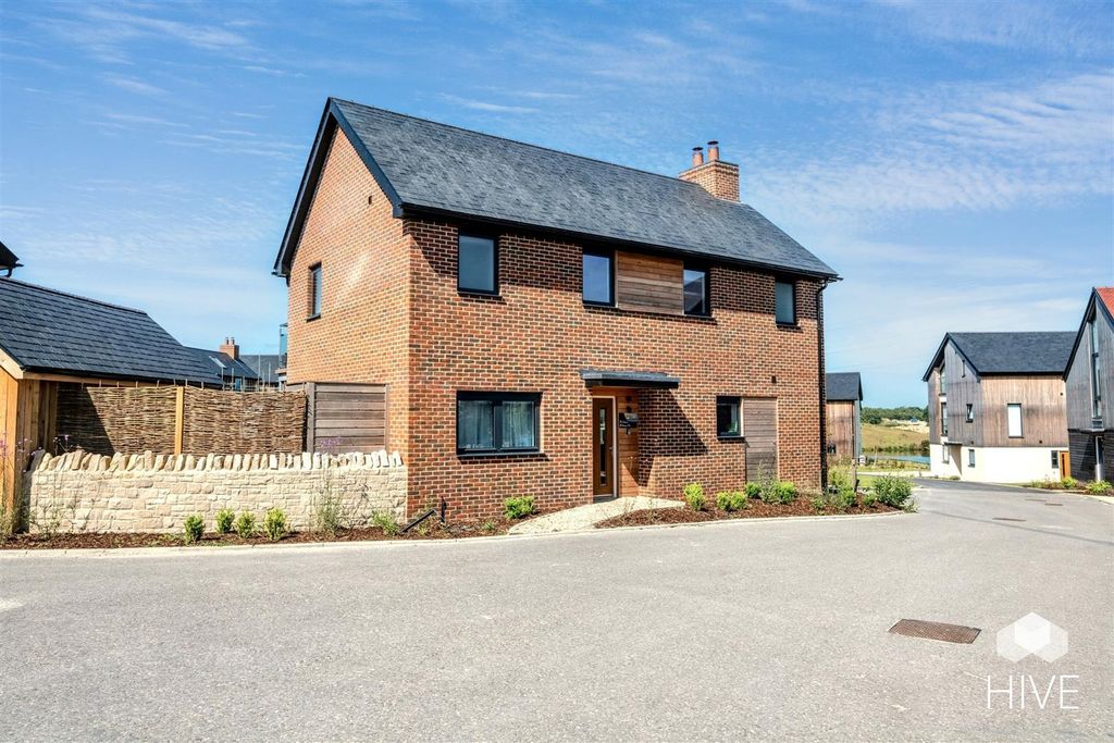 Property photo 1 of 32