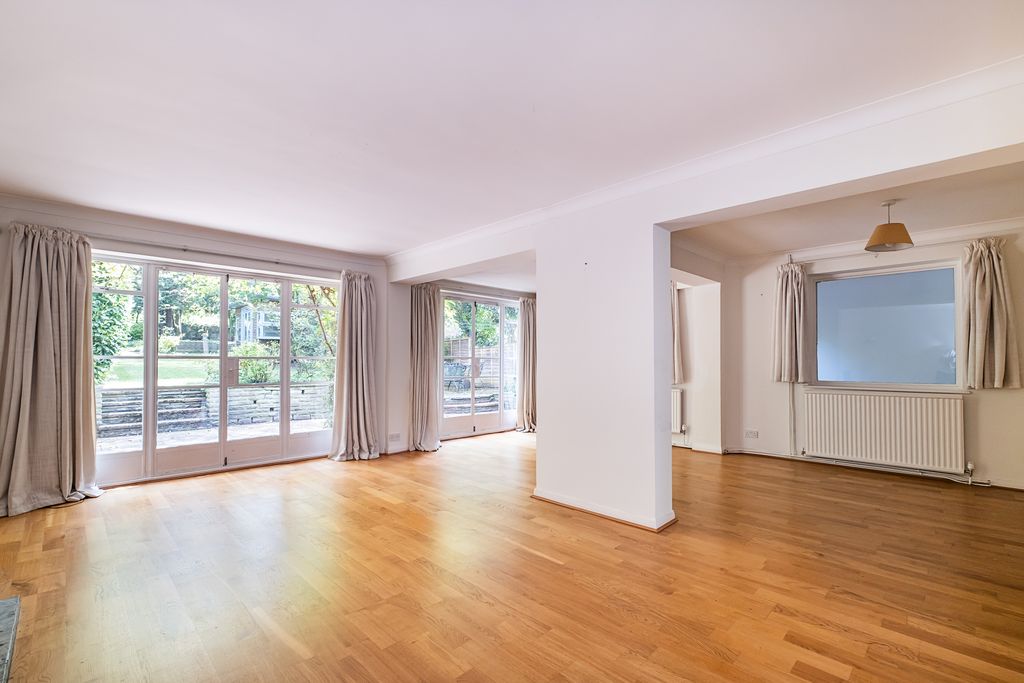 Property photo 2 of 31