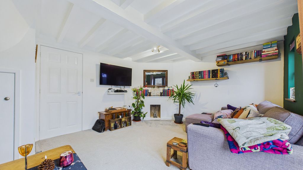 Property photo 3 of 20