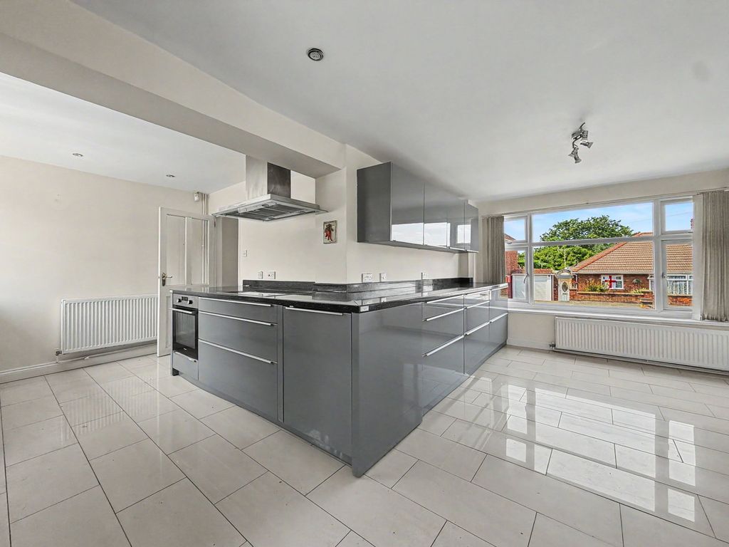 Property photo 2 of 25