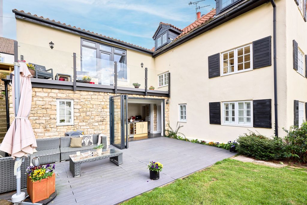 Property photo 1 of 53