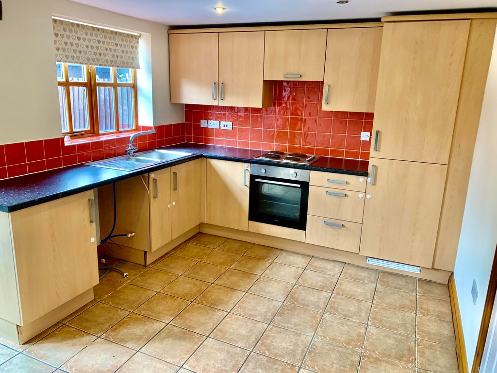 Property photo 2 of 7 Kitchen
