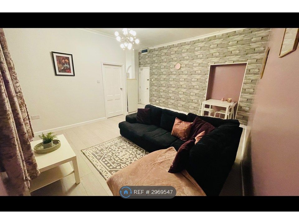 Property photo 3 of 14 Flat 5 Lounge/Diner