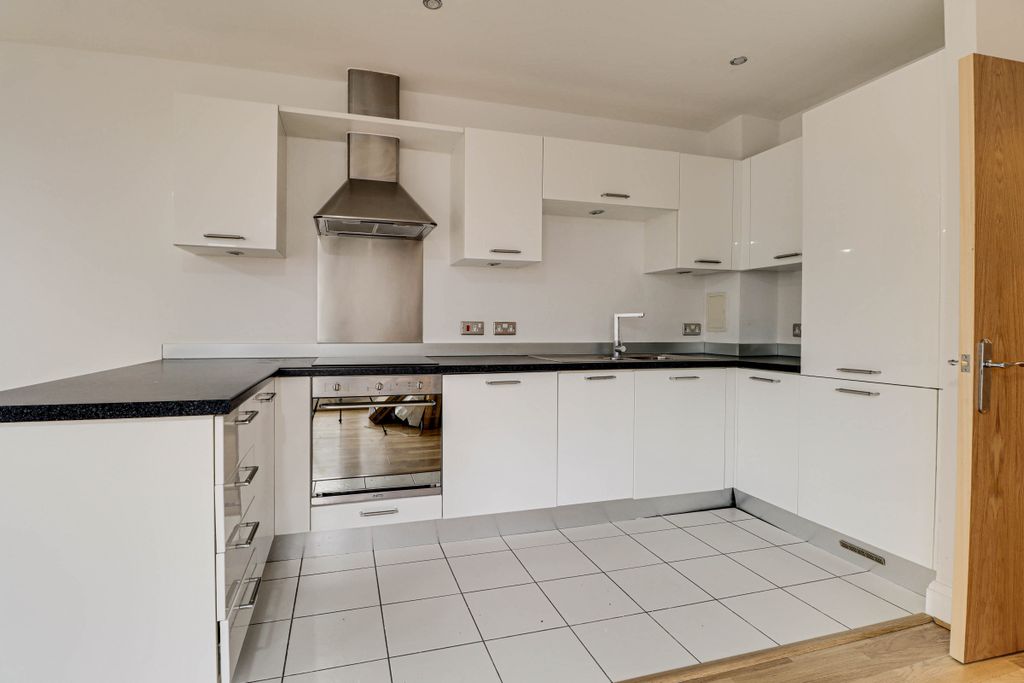 Property photo 3 of 10 Kitchen