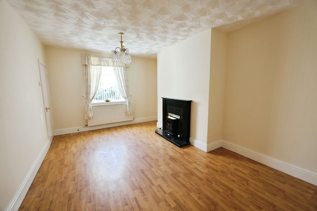 Property photo 2 of 9 Pbox-Living_Room-338376.Jpg