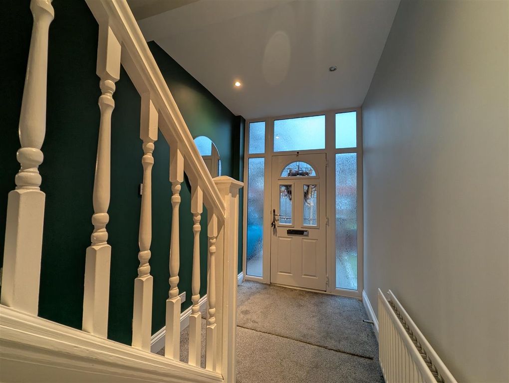 Property photo 2 of 16 Entrance Hall