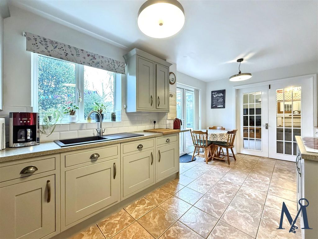 Property photo 3 of 22 Kitchen Diner