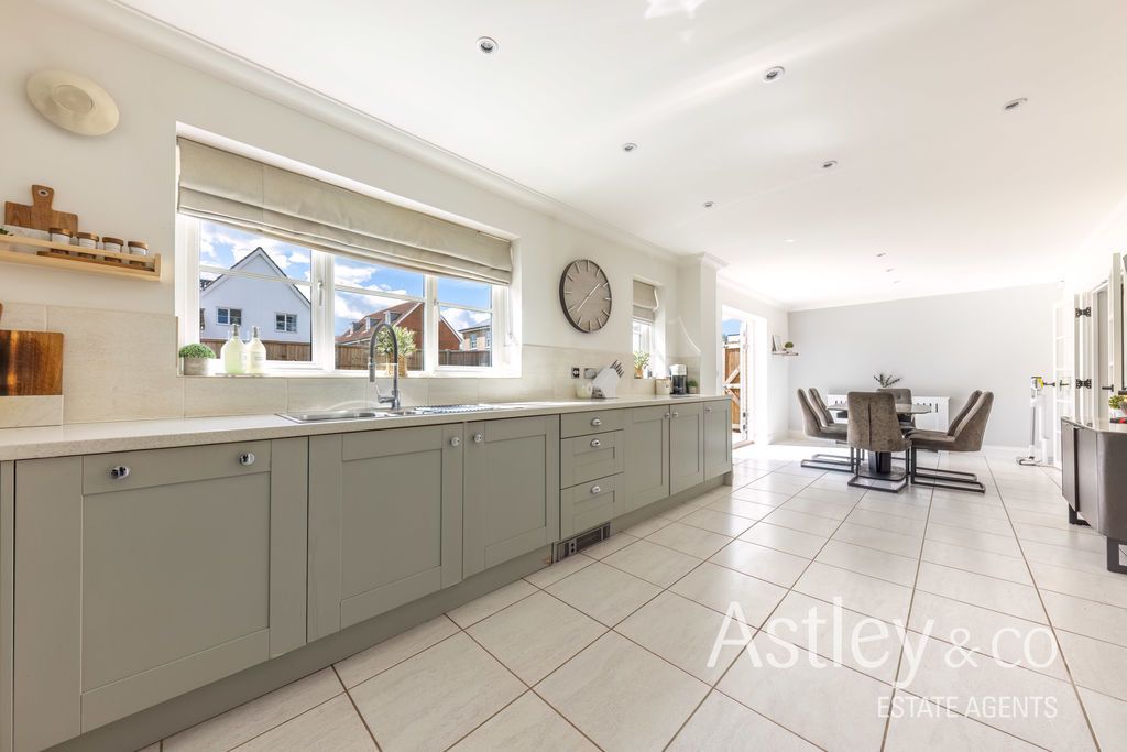 Property photo 3 of 22 Kitchen