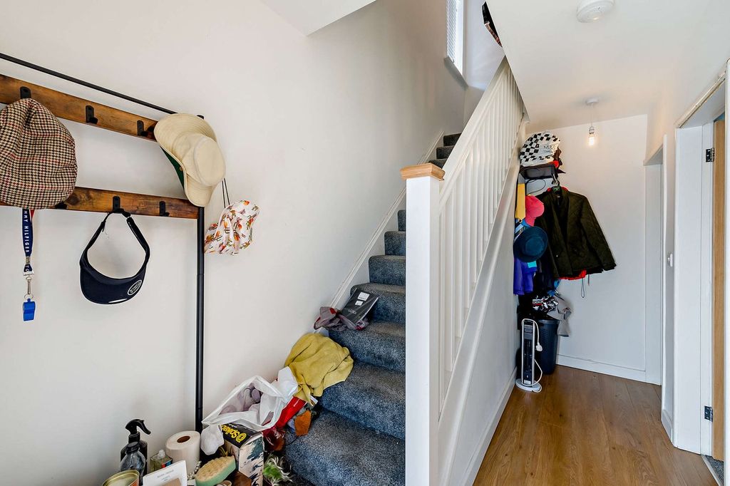 Property photo 2 of 32