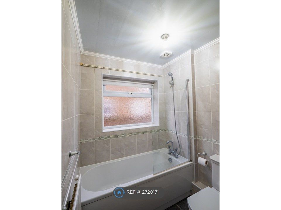 Property photo 3 of 20 Bathroom