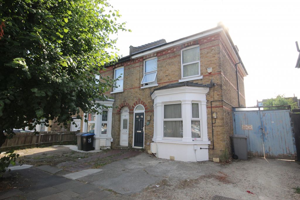 Property photo 1 of 11 Napier Road, Wembley, Middlesex, Ha0