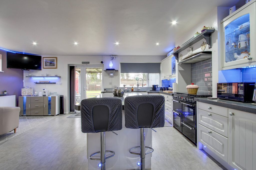 Property photo 2 of 48