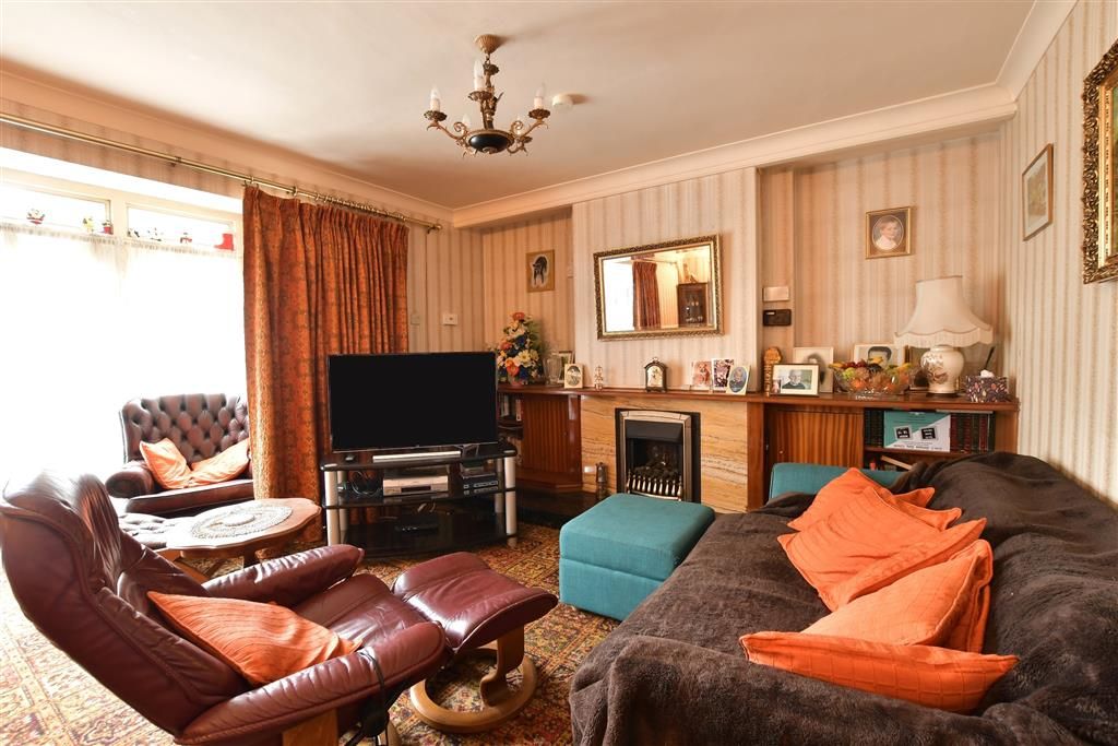 Property photo 3 of 10 Lounge/Dining Room
