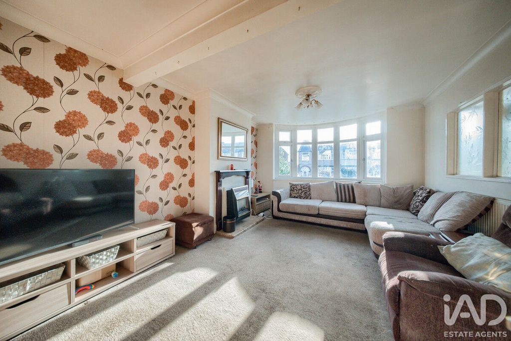 Property photo 2 of 20